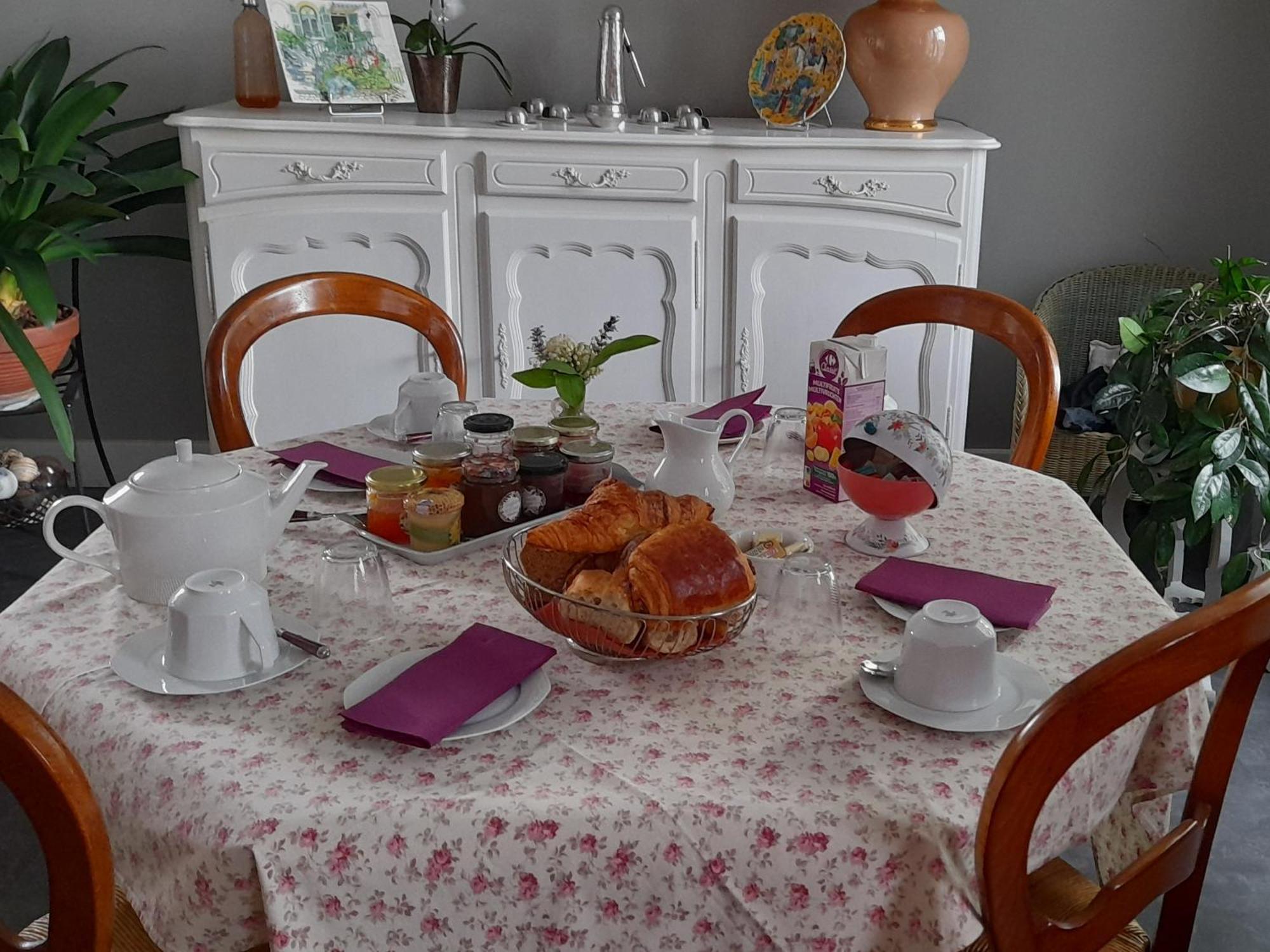 Les Abelias Bed & Breakfast Hauterive  Bilik gambar